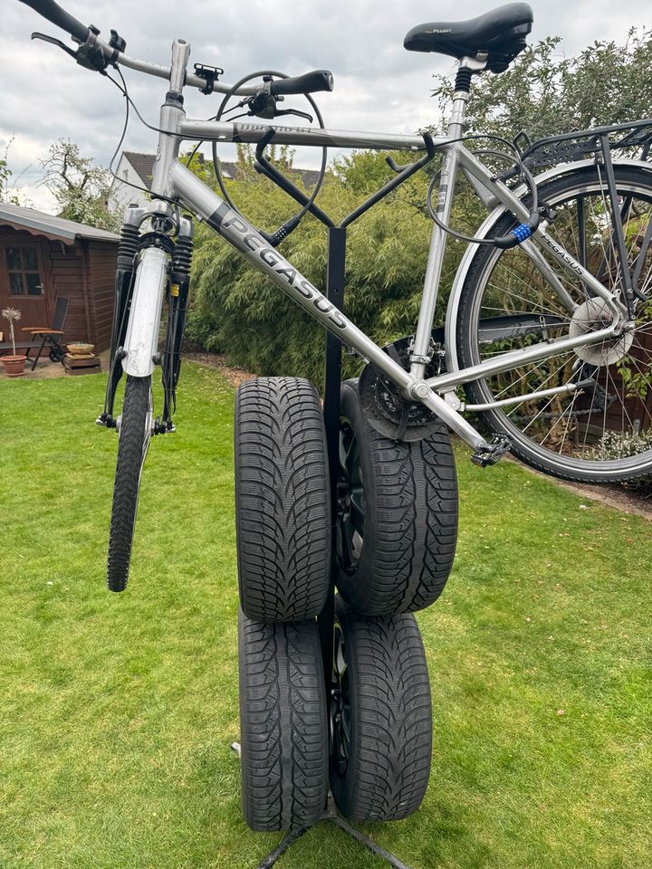 Felgenbaum mit Fahrradaufhängung two in one stabil in Dormagen