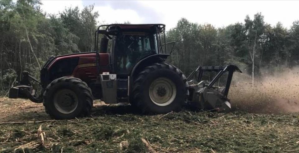 Traktor Valtra Forstschlepper in Solms