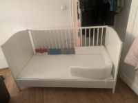 IKEA SMÅGÖRA baby bett Kinderbett/ Beistellbett mit Matratze Frankfurt am Main - Nordend Vorschau