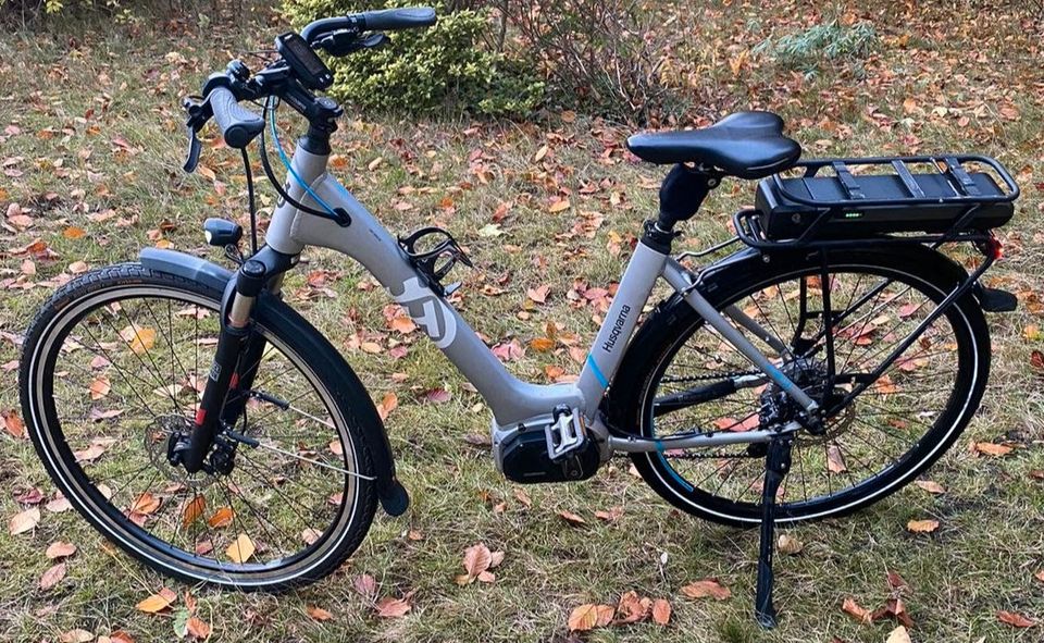 HUSQVARNA E-Bike/Pedelec LT1 LightTourer 28" Zoll M 50cm in Hamburg