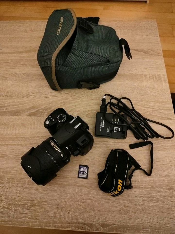 Spiegelreflexkamera Nikon D3000 Set in Emmendingen