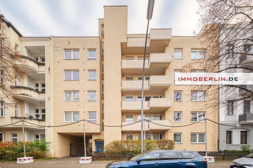 Attraktiv strukturierte Wohnung mit Westloggia beim Dürerplatz in Berlin