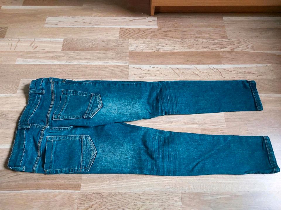 Hosen / Jeans Größe 134 in Ottendorf-Okrilla
