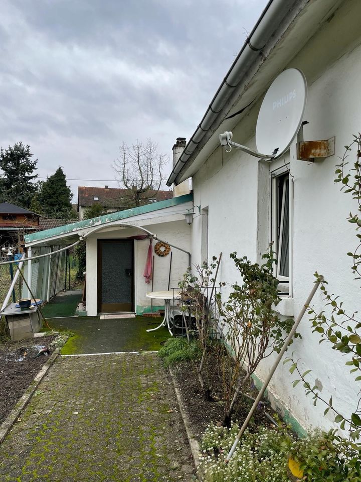 Iydillisches Einfamilienhaus: Eine Einladung zu Sanierung in Karlsruhe