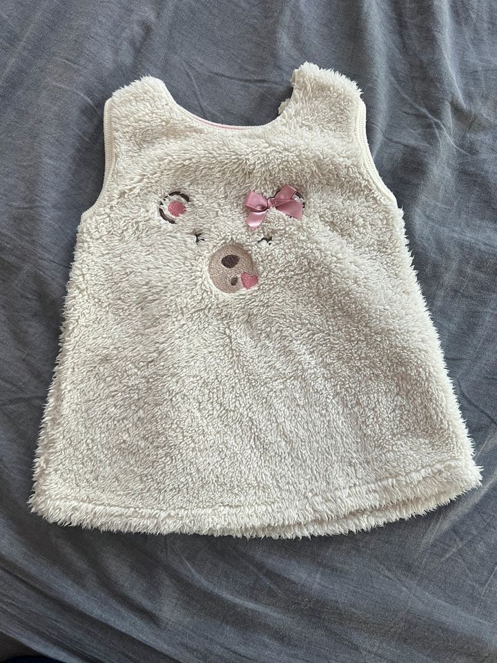 Baby Kleid mit Bärenmotiv in Hannover