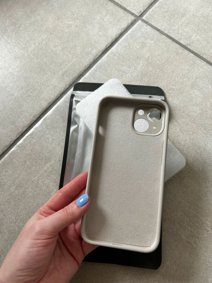 Beige iPhone 14/14 Pro Silikon Handyhülle *NEU* in Würzburg