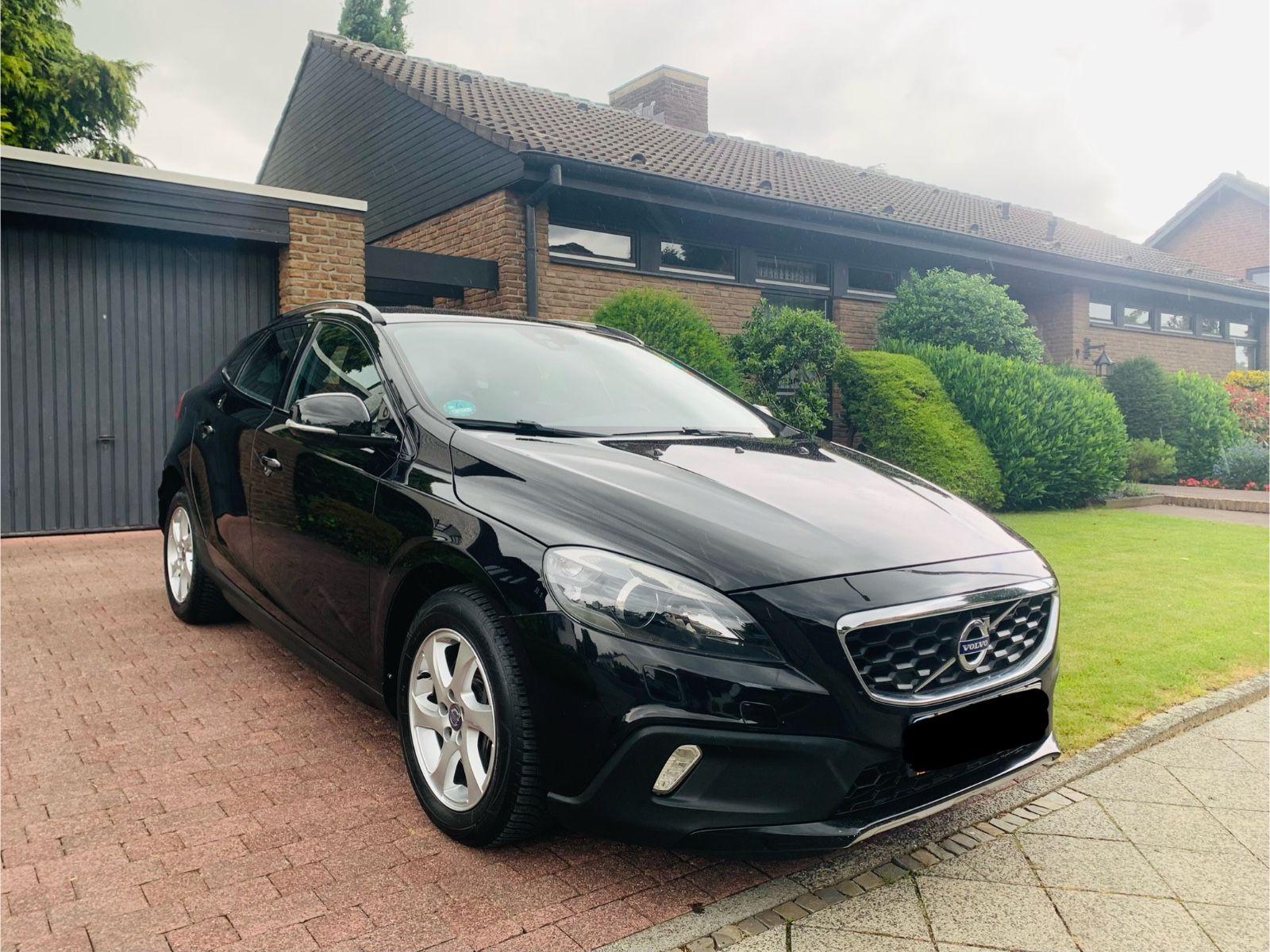 Abbildung des Autos Volvo V40 Cross Country …