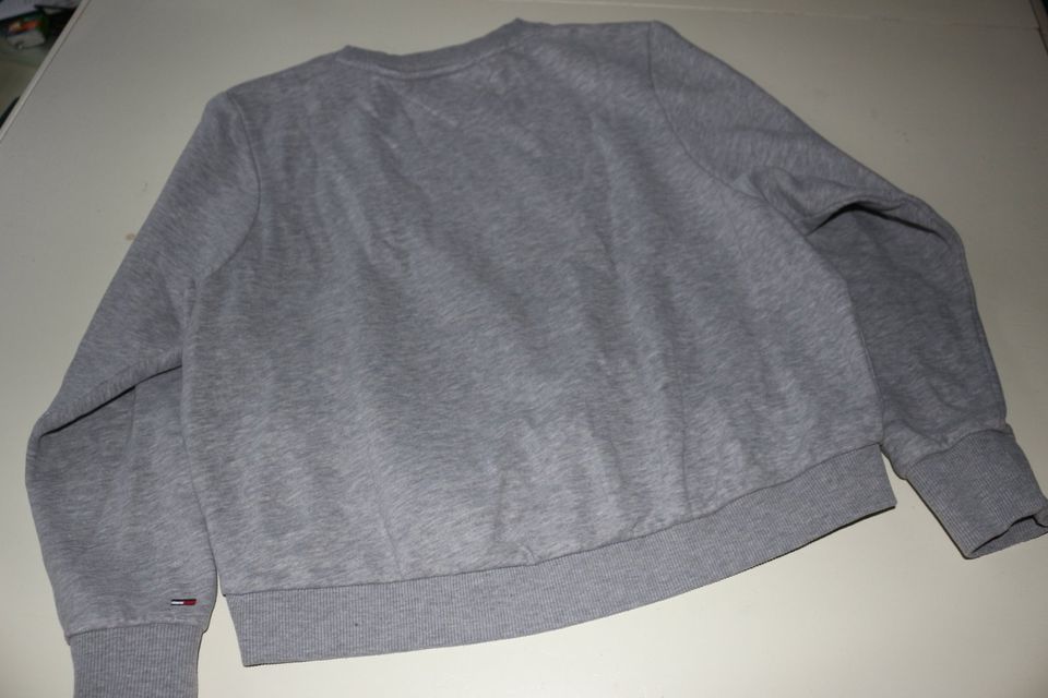 Tommy Jeans ★ Sweater Sweatshirt S 36 grau rosa Hilfiger Pullover in Rellingen