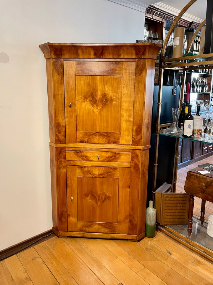 Eckschrank Biedermeier Kirschbaum Schrank Antik Alt in Innenstadt - Köln  Altstadt | Kunst und Antiquitäten gebraucht kaufen | eBay Kleinanzeigen ist  jetzt Kleinanzeigen