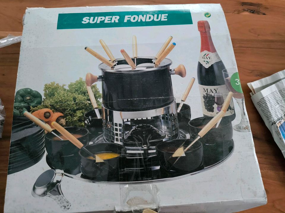 Großes Fondue Set mit viel Zubehör in Rudersberg