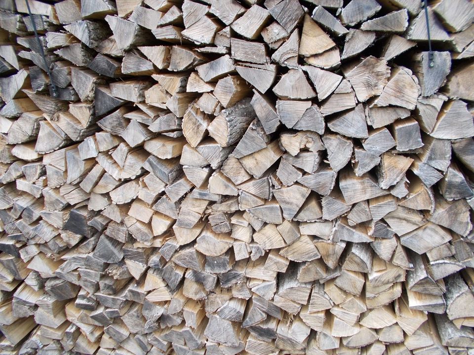 Brennholz Kaminholz Trocken Weich und Hartholz in Bogen Niederbay