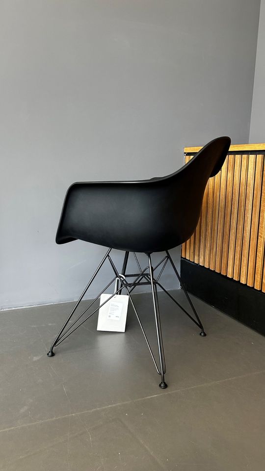 Vitra Eames DAR Original all black statt 465€ in Hamburg