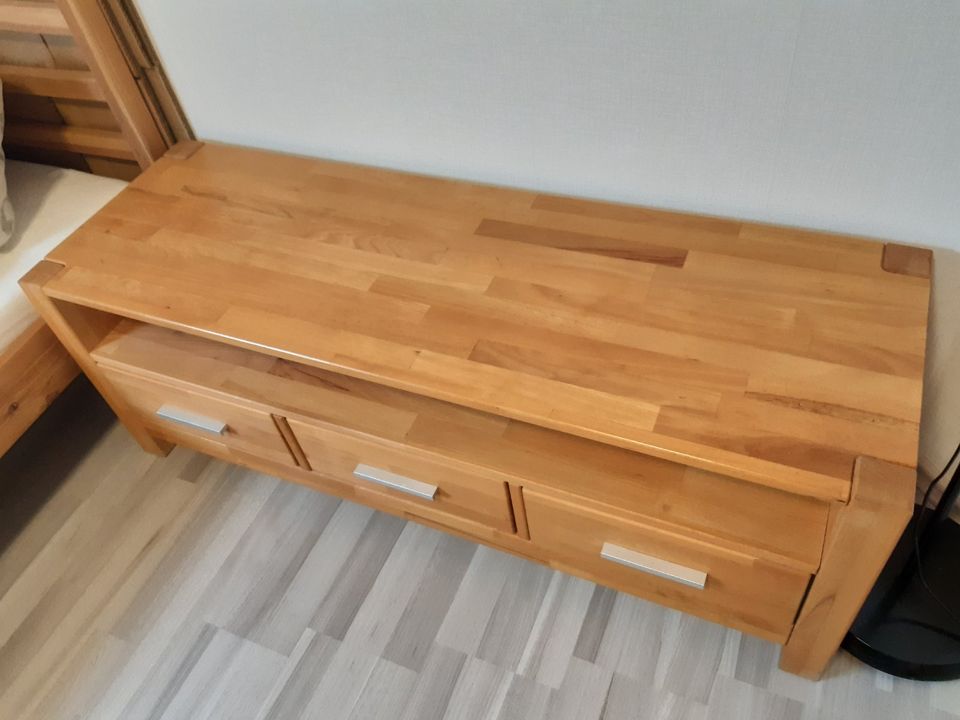 TV-Board, Low Board Buche Massiv Holz mit 3 Schubladen. in Unna