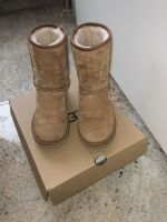 UGG Boots Gr.37 Strass schleifen Nordrhein-Westfalen - Neuss Vorschau