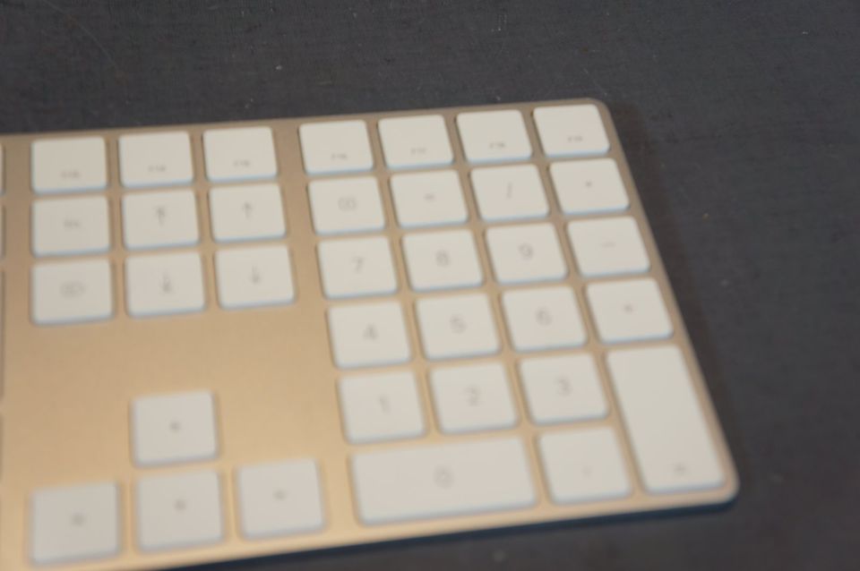 Apple Magic Tastatur Keyboard mit Ziffernblock/gebraucht in Düsseldorf