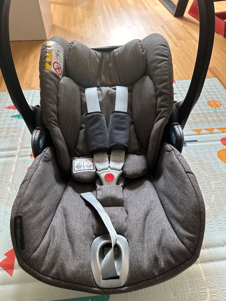 Babyschale Cybex platinum cloud q inkl. Base Isofix in München