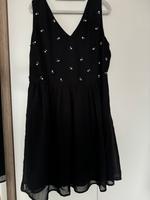 Schwarzes Kleid mit Perlen 42 Niedersachsen - Sarstedt Vorschau