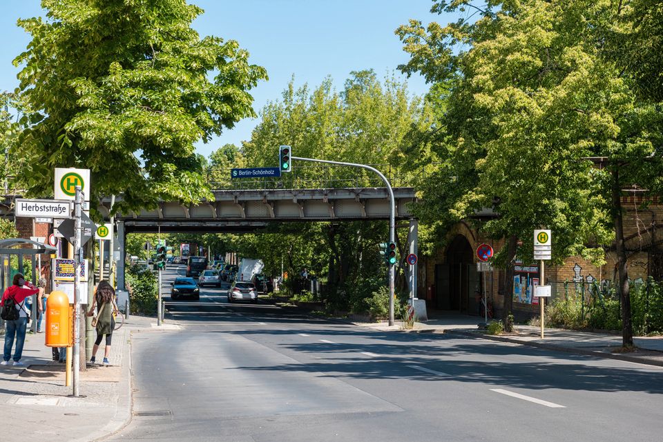 Dachgeschossneubau-Potenzial: Vier Einheiten + Lagerfläche für eigene Ideen in Berlin-Friedrichshain in Berlin