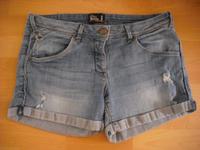 Damen Jeans Short Gr. 42 - neuwertig Saarland - Schwalbach Vorschau