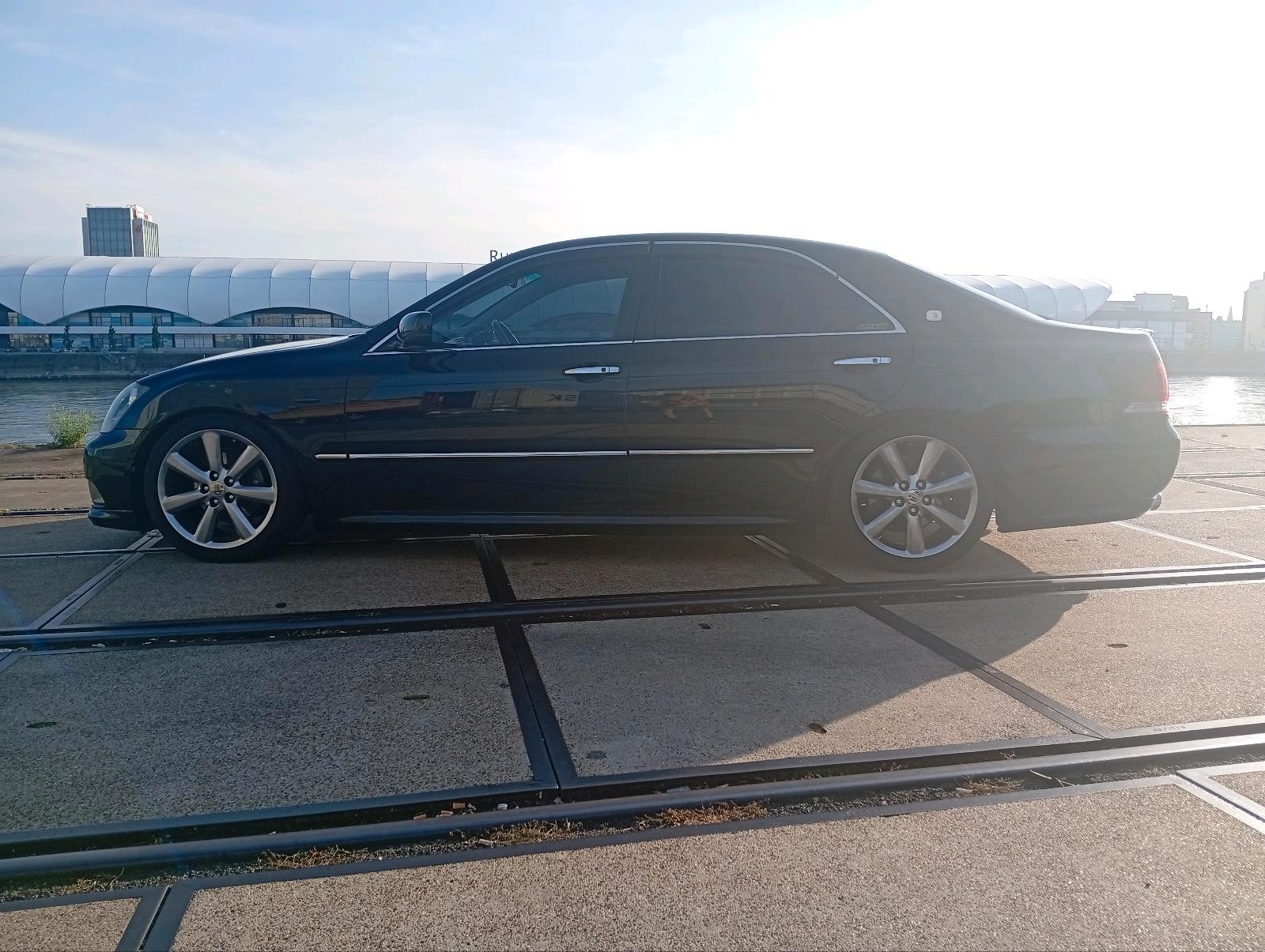 Abbildung des Autos Toyota Crown Athlete Tom…