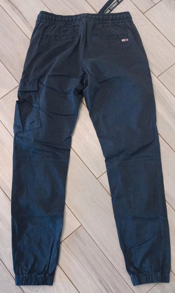 Tommy Hilfiger Hose Cargohose mit Gummizug Gr.S 170 176 NEU! in Sehnde