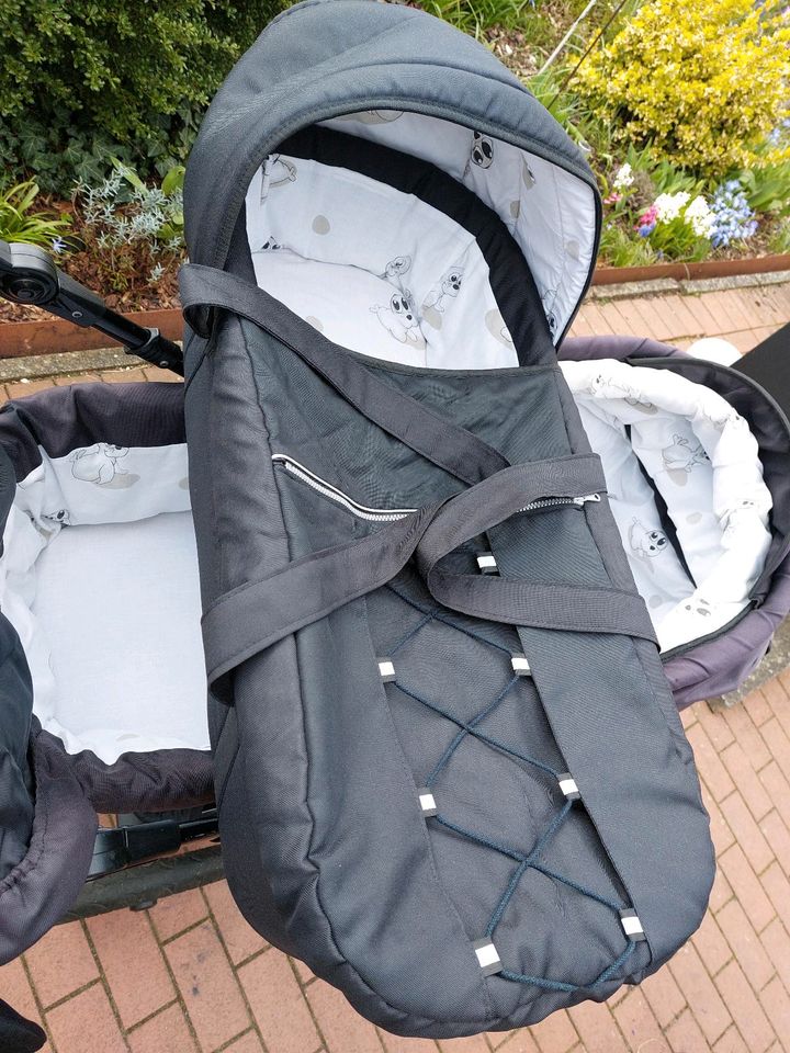 Großer Trille Hippa Light Kinderwagen in Wattenbek