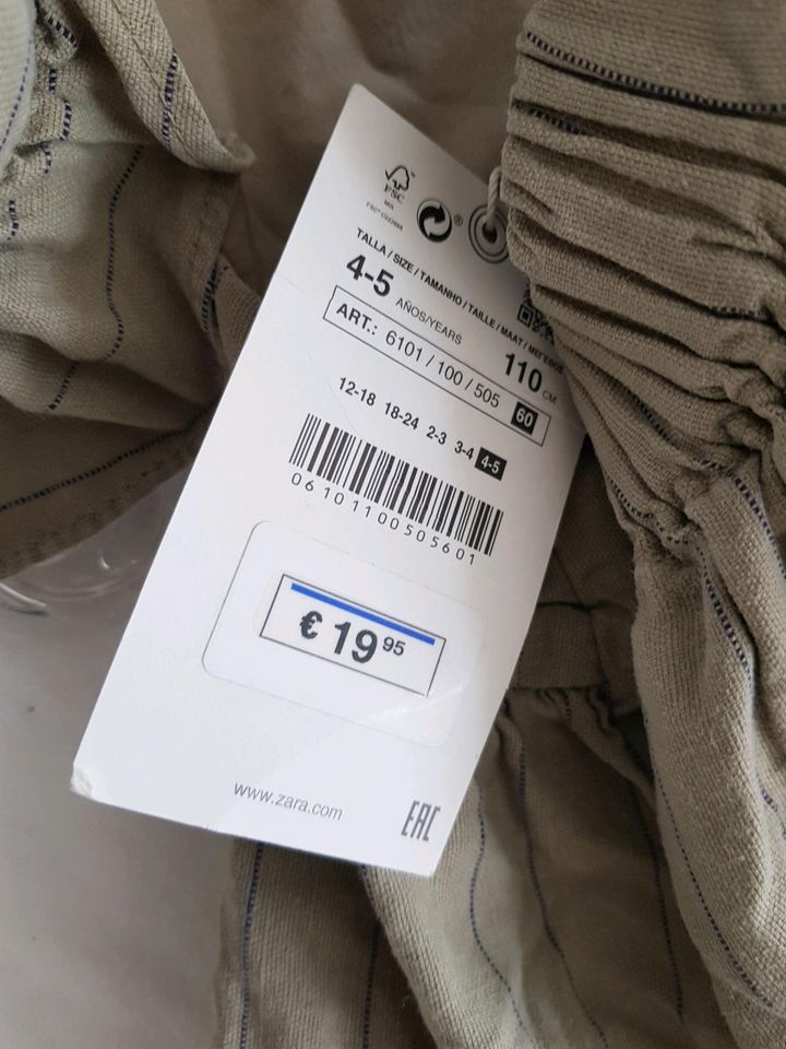 Latzrock Latzkleid Zara 110 gestreift Volant neu in Burghausen