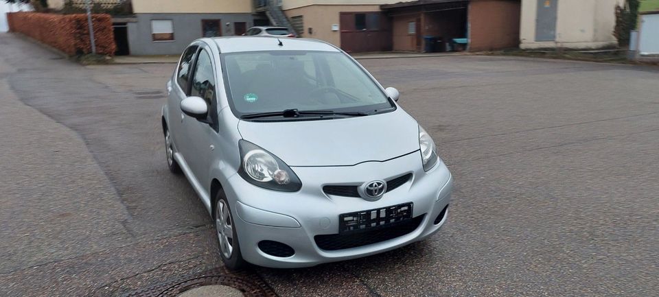 Toyota AYGO Cool 5 Türen Klima el.FH 5L-Auto in Weissach