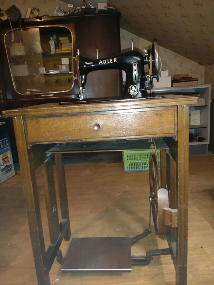 Antike Nähmaschine Adler in Erlenbach