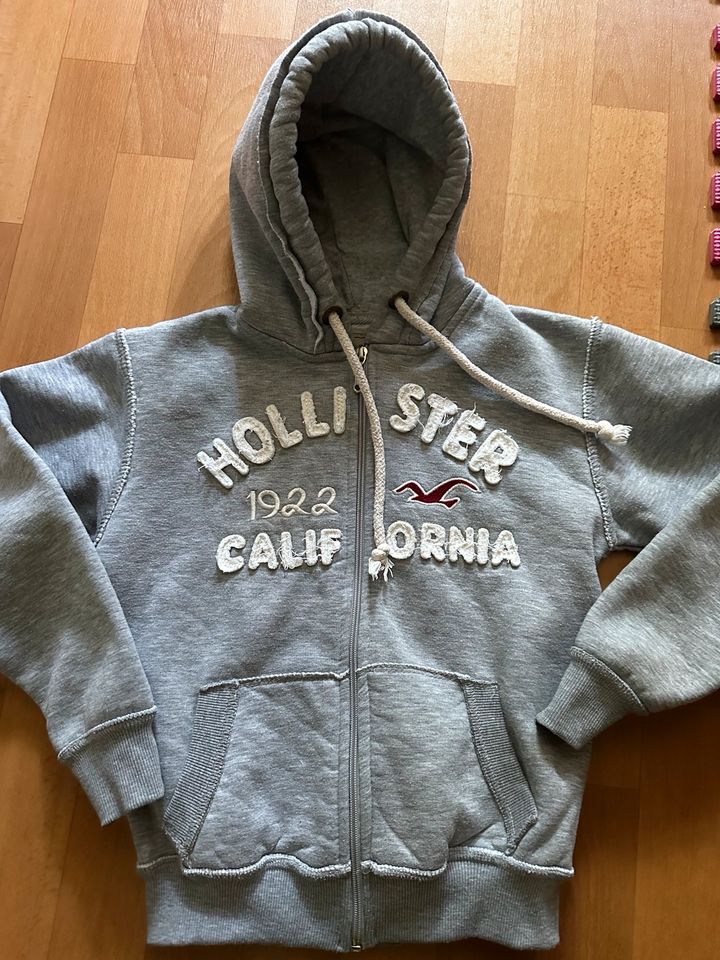 Hollister Sweatjacke Strickjacke Gr. 128 Mega top Zustand Jacke in Dresden