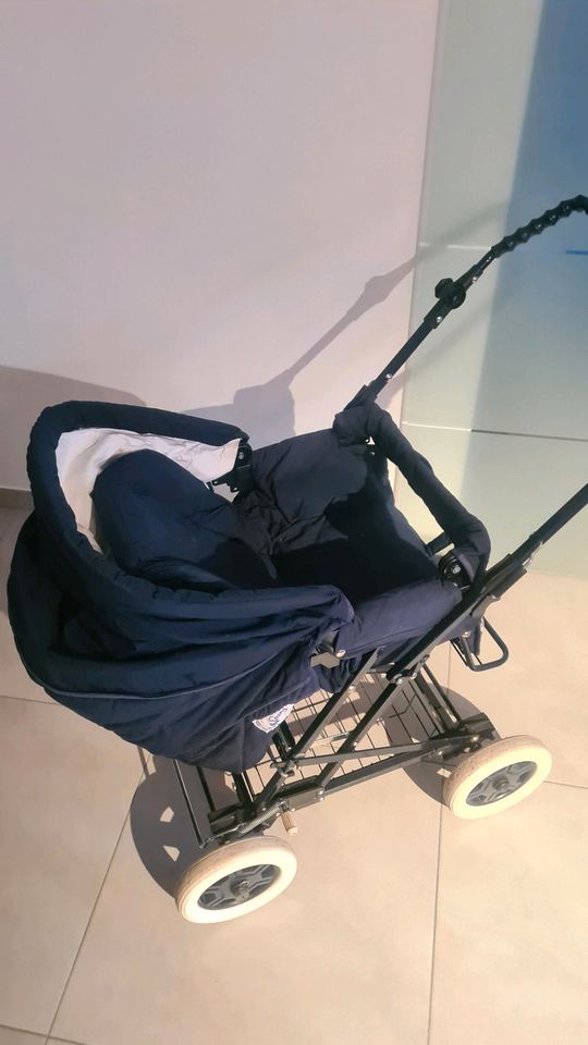 Streng Kinderwagen blau Retro 90er Jahre Alu + Zubehör in Emmering