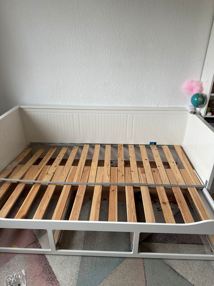 Bett Hemnes ausziehbar in Magdeburg