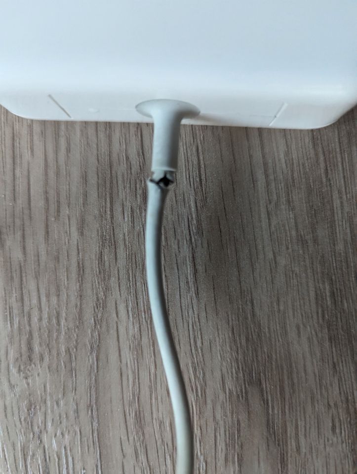 Original Apple Magsafe Netzteil 85 Watt in Lübeck