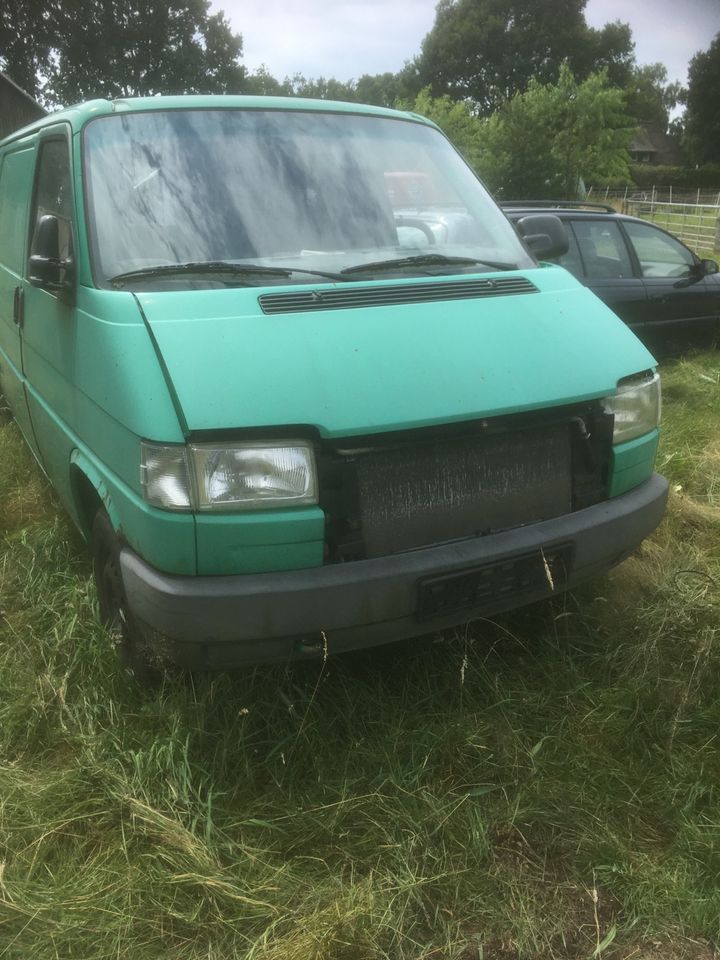 VW T4 2.4 AAB mit Schaltgetriebe als Teileträger in Groß Rheide