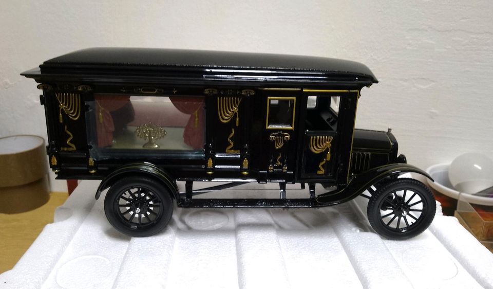 PRECISION Hearse 1921 Ford Model-T Leichenwagen 1:18 Modellauto in Nürnberg (Mittelfr)