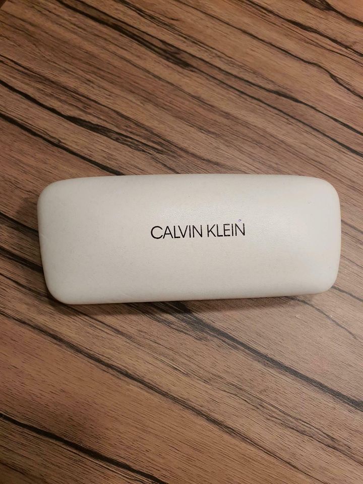 Brillenetui Calvin Klein, weiß in Duisburg