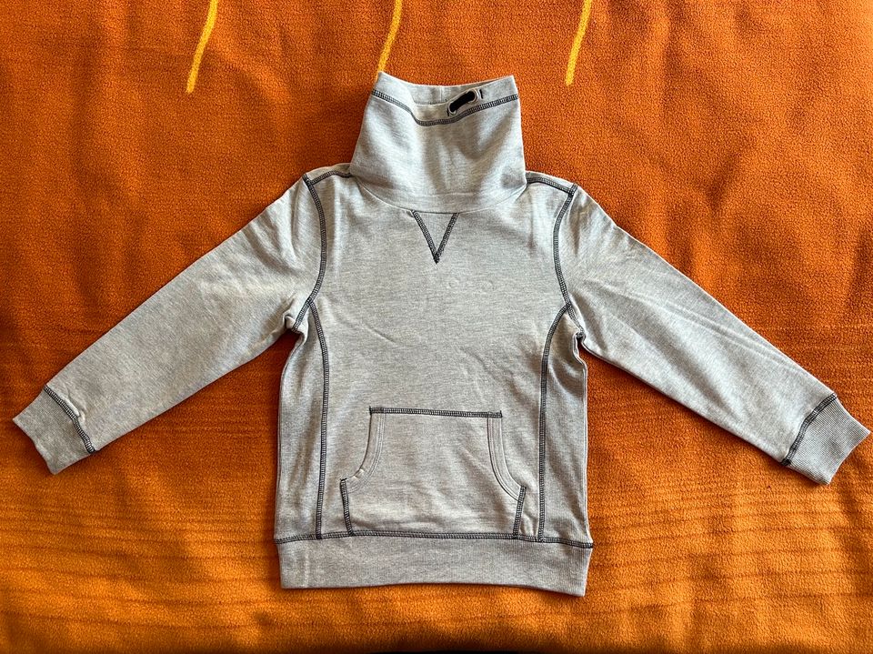 Sweatshirt/ Pullover verschiedene Größen zu verkaufen in Magdeburg