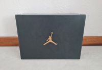 Schwarzer Nike Air Jordan Schuhkarton mit Sticker Wandsbek - Hamburg Rahlstedt Vorschau