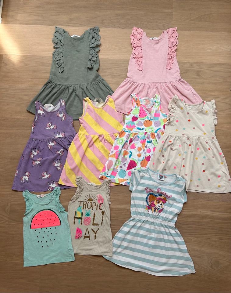 7 Kleider und 2 Tshirts 110/116 rosa Rose und Khaki  Paw Patrol in Korschenbroich