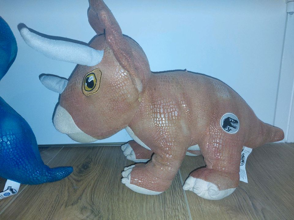 Jurassic World Dino Kuscheltier Triceratops 37 cm od. T Rex 27 cm in Ettlingen