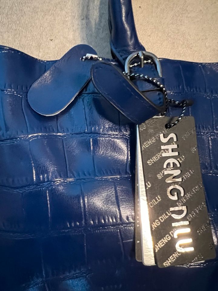 Handtasche NEU blau in Hamburg