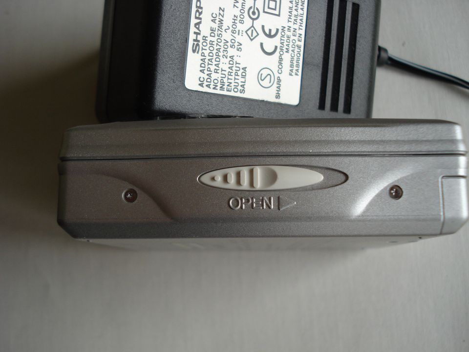 Sharp MD Portable Recorder MD-MT 200 mit Netzgerät in Friedrich-Wilhelm-Lübke-Koog