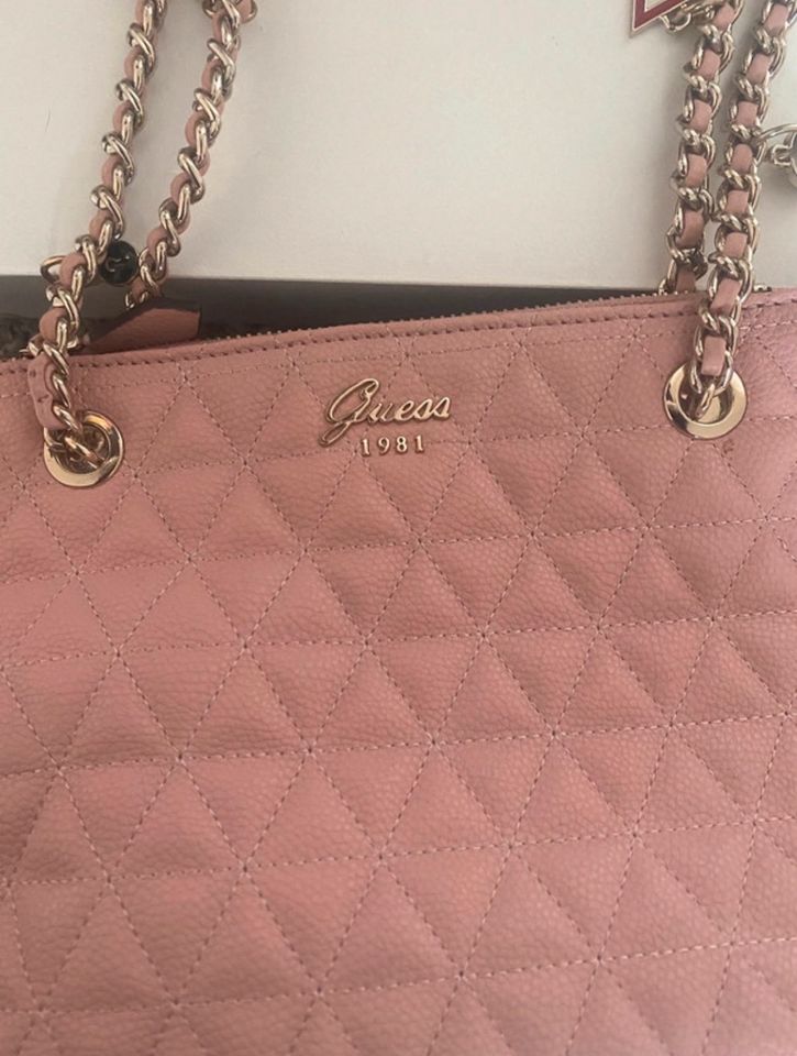 Rosa Guess Tasche, kaum benutzt und wie neu in Saarbrücken