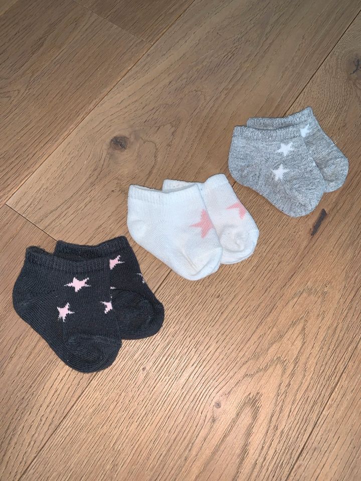 3x H&M Baby Socken Söckchen Gr. 56/62 in Tussenhausen