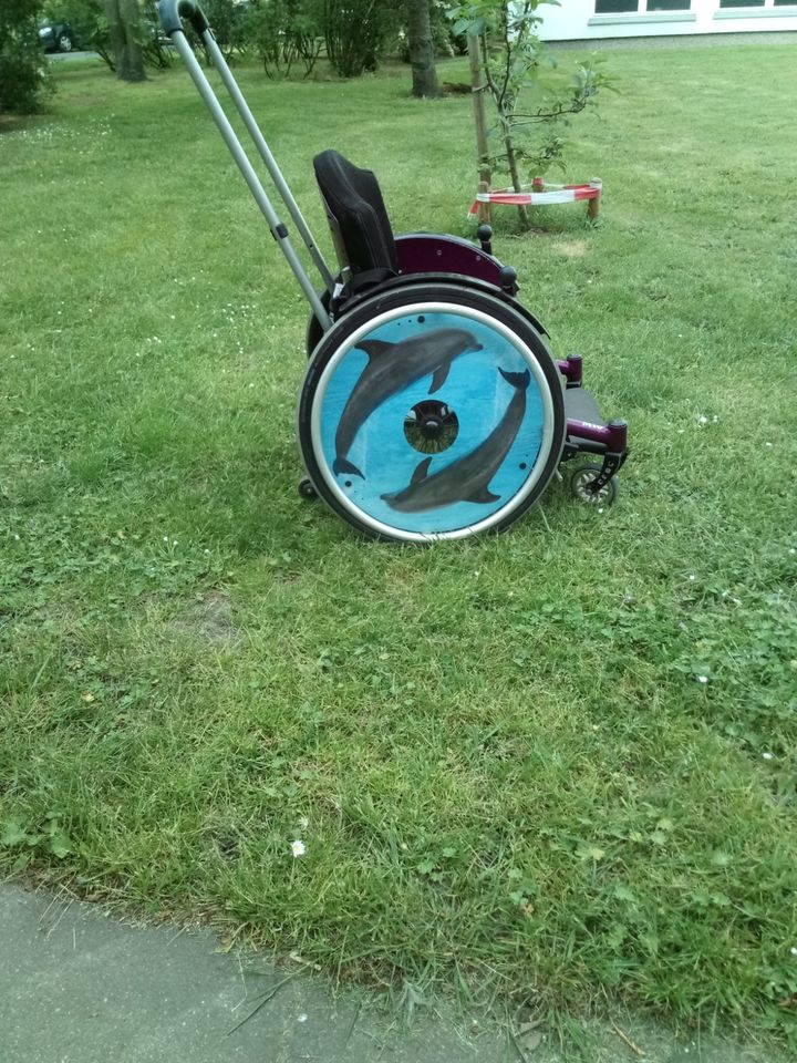 verkaufe einen Rollstuhl für ein Kind NP 800 € in Hannover