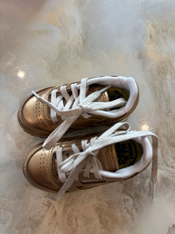 Goldene Reebok Baby Schuhe 19,5 in Elsdorf