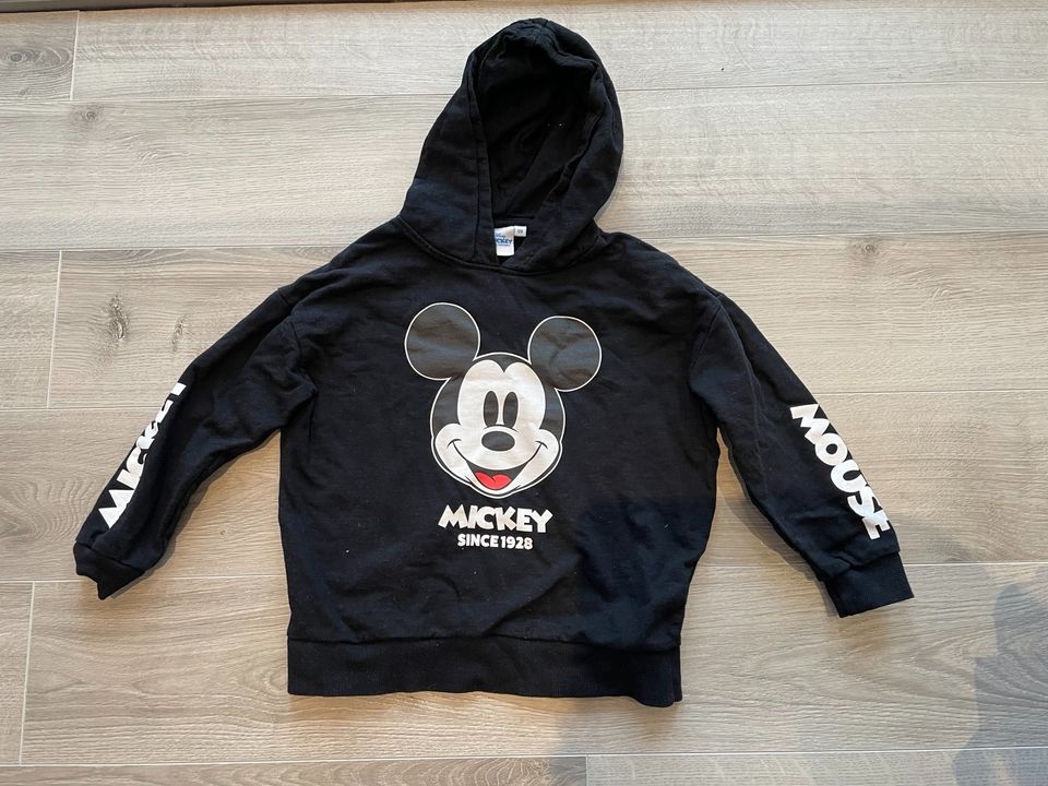 Paket Mädchen Pullover Kapuzenpulli Pferd Micky Maus 128 in Schwalbach