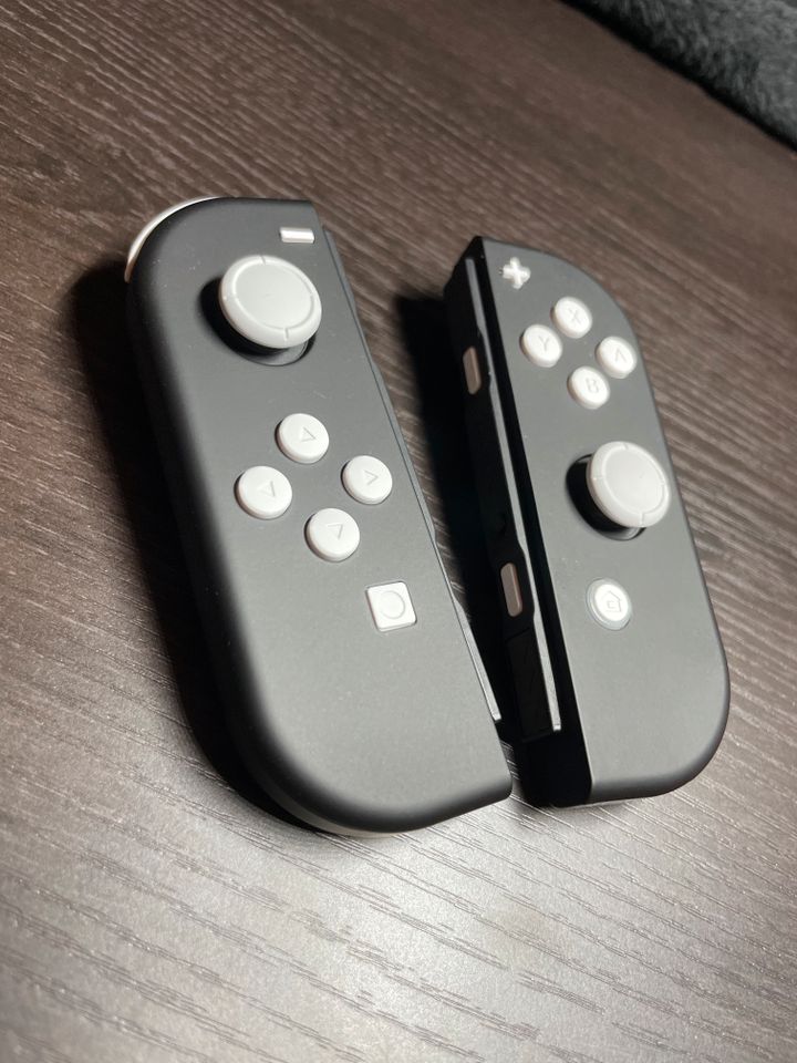 Custom Nintendo Switch Joy-Con Controller | Black/White| Original in Homburg