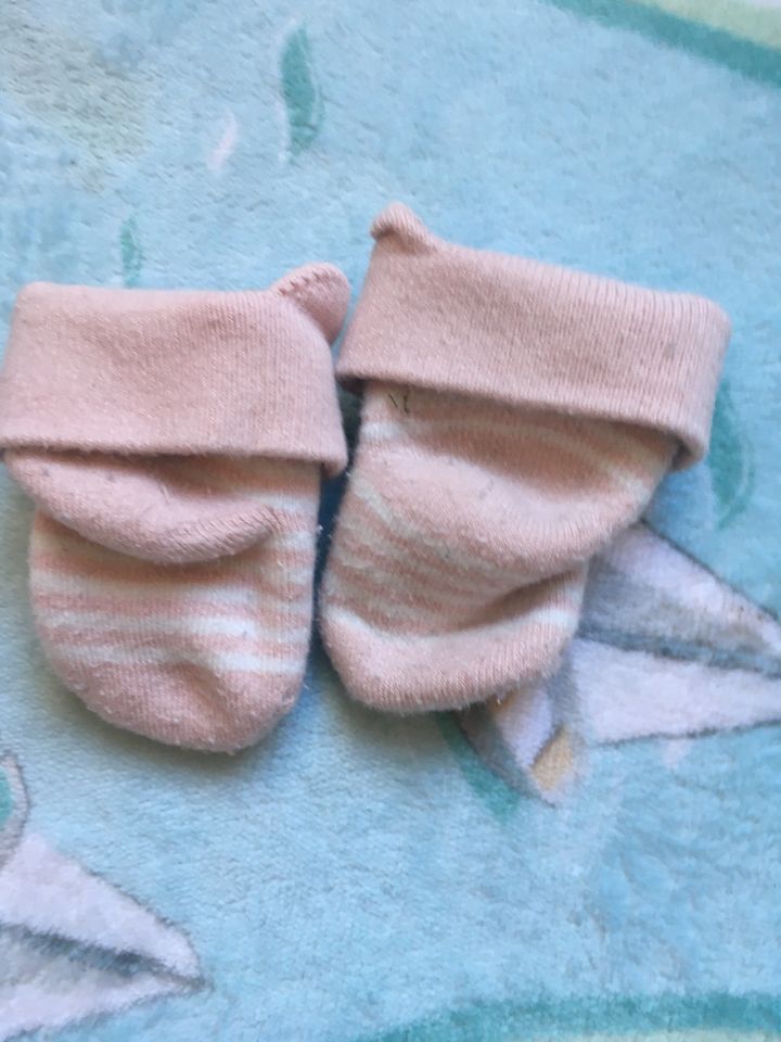 Set Baby Mädchen h&m Katze Blümchen Body Hose Mütze Socken bio 56 in Berlin