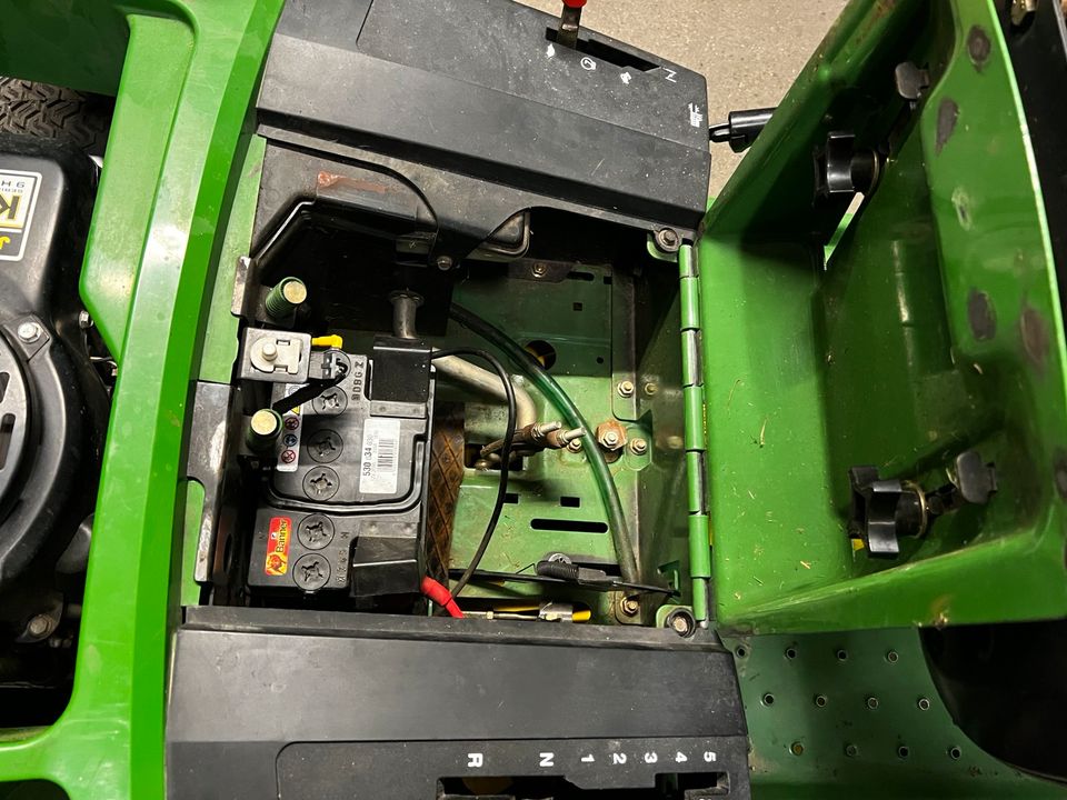 Ich suche Rasentraktor John Deere 75 defekt in Augsburg